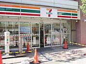 セブンイレブン川口駅東口店 徒歩1分。 50m