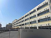 戸田市立戸田第一小学校 徒歩9分。 710m