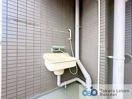 バルコニー洗い場。家庭菜園の水やりや、お掃除にも利用できます。