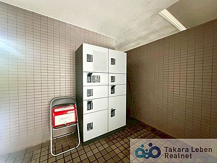 不在時の荷物の受け取りに便利な宅配ボックス。再配達依頼時の休日の時間の拘束から解放されます。