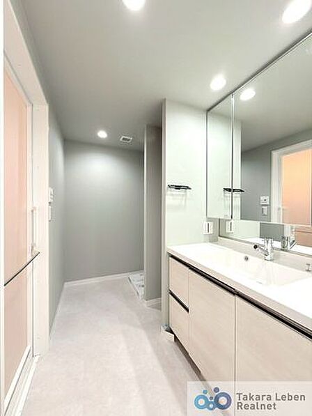 水廻りの空間は、リフレッシュさせてくれる場所でもあります。だからこそ、デザインや色合いにこだわりをもって、気品溢れる空間に仕上げております。