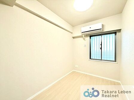 約5.0帖の洋室です。お子さまのお部屋や、集中して作業をする際のお部屋など、様々な用途での使用が期待できます。