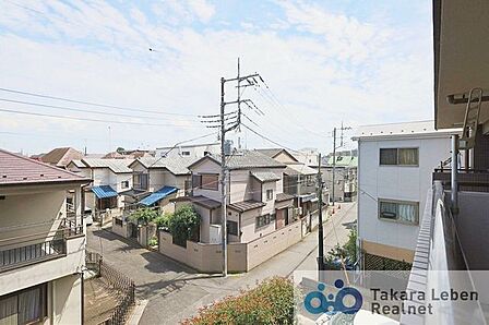 遮るものがなく見渡しの良い眺望です。室内にも爽やかな風と心地の良い日差しが差し込みます。