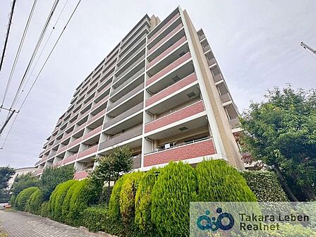 野村不動産旧分譲のプラウドシリーズ、オートロック付きの大規模マンションです。