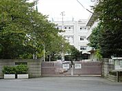 川口市立西中学校 徒歩17分。 1300m