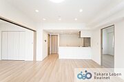 家族だけのプライベートタイムを心地よく過ごせる、約14.5帖のリビング空間。住まう方のライフスタイルを尊重し、オンリーワンの空間を創り出します。