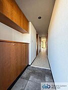 落ち着いた雰囲気の玄関は大切なお客様を迎えるのに最適です。毎日の外出や帰宅の際にも気持ちを落ち着かせてくれる空間になりそうですね。
