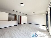 キッチンからリビング全体を見渡すことができます。各居室では独立性を保ちながらも、リビングでは家族が一緒に寛げる空間に。お子様が成長した後も、大切な時間をお過ごしいただけますね。