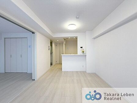 家族だけのプライベートタイムを心地よく過ごせるリビング空間。住まう方のライフスタイルを尊重し、オンリーワンの空間を創り出します。