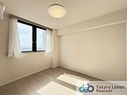 約5.7帖の洋室です。