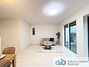 家族だけのプライベートタイムを心地よく過ごせるリビング空間。住まう方のライフスタイルを尊重し、オンリーワンの空間を創り出します。