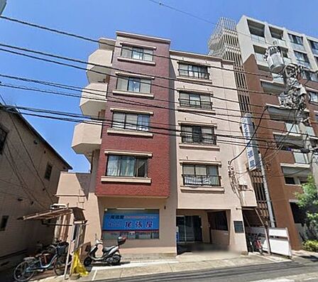 JR京浜東北・根岸線「浦和」駅徒歩12分。総戸数8戸の落ち着きあるコミュニティ。