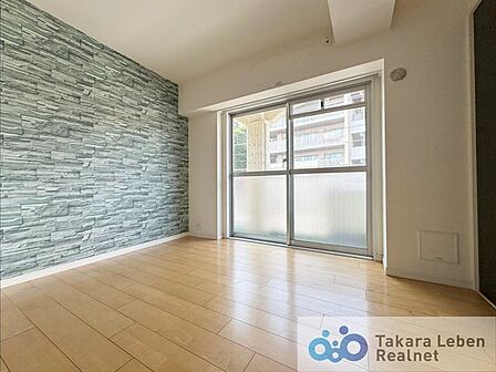 宿題をしたり、リモートワークに勤しんだり。落ち着いた雰囲気の中でゆっくりと思考を巡らすことができます。お子様が成長した後も独立した空間として利用可能です。