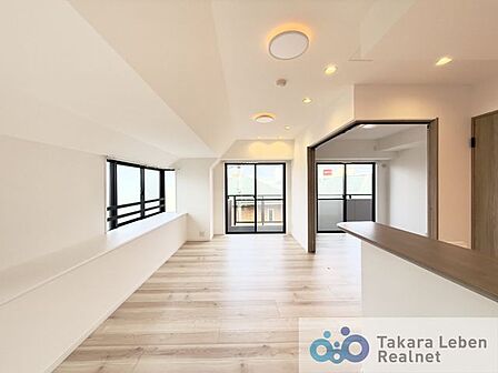 毎日のお食事やティータイム、読書やお昼寝など、なんでも受け入れてくれる自由で心地良いリビング。プライベートタイムの満足感を大きく高められる空間です。