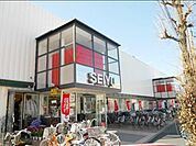 西友関町店 徒歩6分。 470m