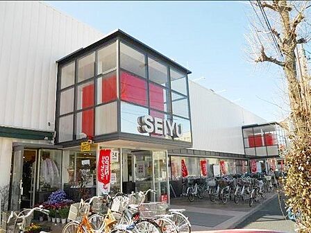 西友関町店 徒歩6分。 470m
