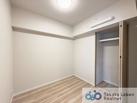 約3.2帖の洋室です。