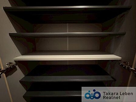 玄関にはシューズボックスを設置。靴をまとめて収納でき、玄関まわりをすっきりと保ちやすい設計です。