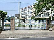 川口市立上青木小学校 徒歩7分。 500m