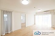 家族だけのプライベートタイムを心地よく過ごせるリビング空間。住まう方のライフスタイルを尊重し、オンリーワンの空間を創り出します。