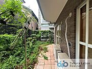 専用庭へと繋がるテラス。