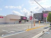 ディスカウントドラッグコスモス新曽南店 徒歩4分。 250m
