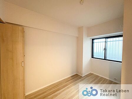 約4.4帖の洋室です。