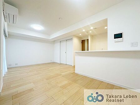 奥行のある設計となっており、リビング機能とダイニング機能で分けやすいのが特徴です。