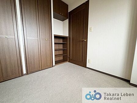 約5.0帖の洋室です。