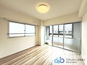 約6.5帖の洋室です。お子さまのお部屋や、集中して作業をする際のお部屋など、様々な用途での使用が期待できます。