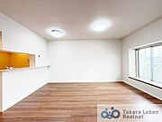団らんの時を楽しみ、思い思いの時間を充実させるために欠かせないリビング。ご家族皆さまでゆったりとお寛ぎになれるよう、採光や通風を確保した心地良い空間となっております。