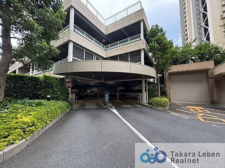 雨の日も安心してお車を保管することができます。(空き要確認)