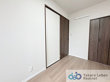 約4.9帖の洋室です。