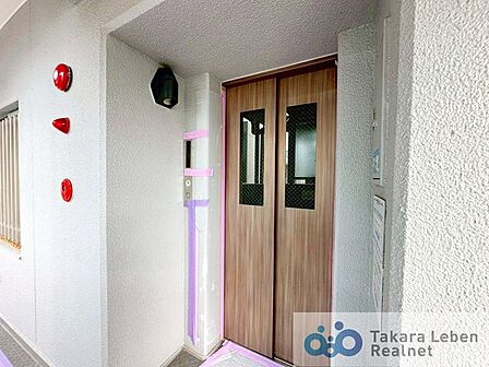共用部にエレベーターを設置したマンションで、各階へのアクセスがスムーズ。日々の暮らしに配慮された設計です。