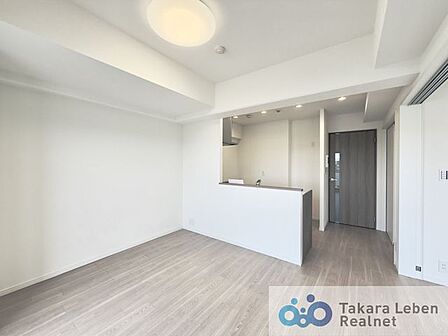家族だけのプライベートタイムを心地よく過ごせるリビング空間。住まう方のライフスタイルを尊重し、オンリーワンの空間を創り出します。