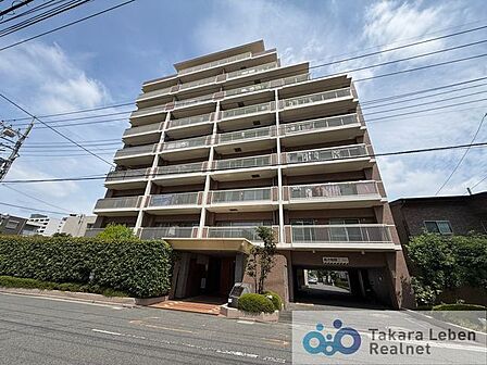 街並みに馴染むシンプルで端正なフォルム。暮らしやすい環境で安心してお住まいになれます。