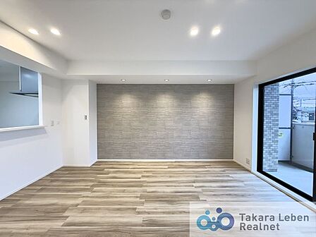 家族だけのプライベートタイムを心地よく過ごせるリビング空間。住まう方のライフスタイルを尊重し、オンリーワンの空間を創り出します。