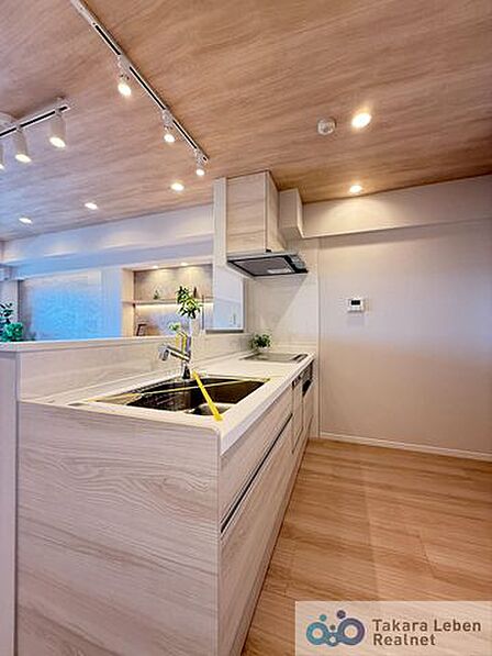 ご夫婦やご家族で並んでお料理ができるよう十分なスペースを確保しました。