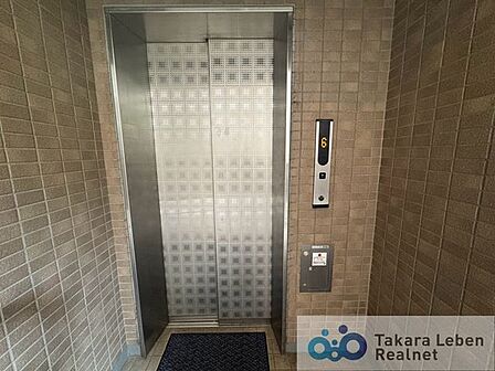 お買い物でたくさんの荷物を持っている時や、仕事でクタクタに疲れている時など、階段で1段ずつ上がるのは大変。そんな時にも便利なエレベーター付きの物件です。