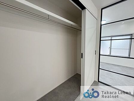 生活スタイルに合わせて自由に使える洋室。無駄のない間取りでプライベート空間を確保できます。