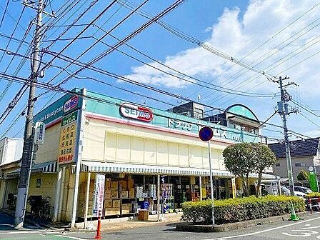 ドラッグセイムス太田窪店 徒歩9分。 660m