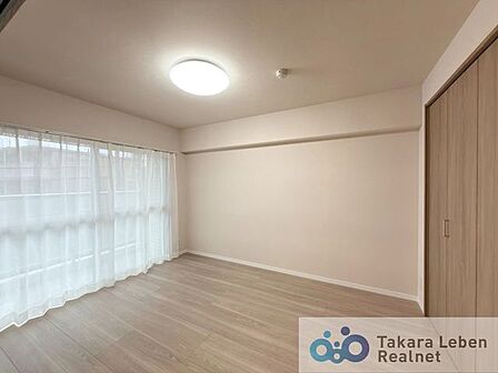 寝室は一日の疲れを癒す休息の場所。適度な採光と通風を確保する事で心地よい空間が生まれ、明日への活力とつながっていきます。