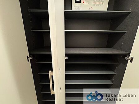 落ち着いた雰囲気の玄関は大切なお客様を迎えるのに最適です。毎日の外出や帰宅の際にも気持ちを落ち着かせてくれる空間になりそうですね。