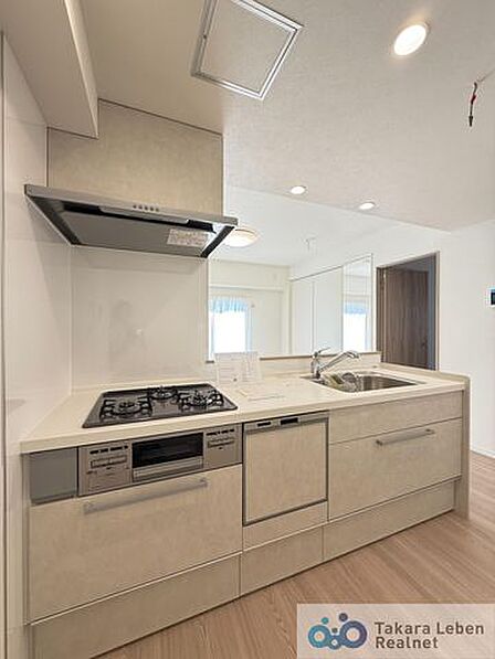 ご夫婦やご家族で並んでお料理ができるよう十分なスペースを確保しました。