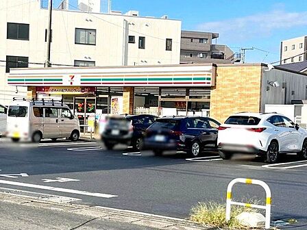 セブンイレブンさいたま鹿手袋店 徒歩4分。 280m