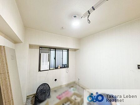リフォーム工事中です。工事中の内見も承っております、ぜひお問い合わせくださいませ。(撮影日:2026年8月28日)
