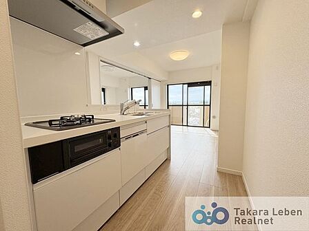 キッチンは、家事をしながらご家族と会話したり、テレビを見ながらと、毎日の家事を楽しく行えます。