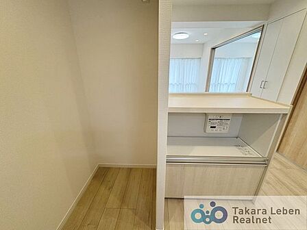 キッチンはリビングにいる方との会話が飛び交う明るい空間となりそうです。