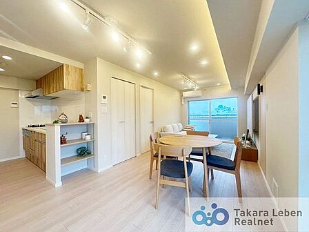 プライベートタイムを心地よく過ごせる、ゆとりのあるリビング空間。