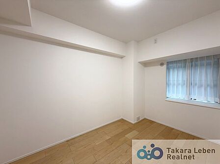 約5.0帖の洋室です。